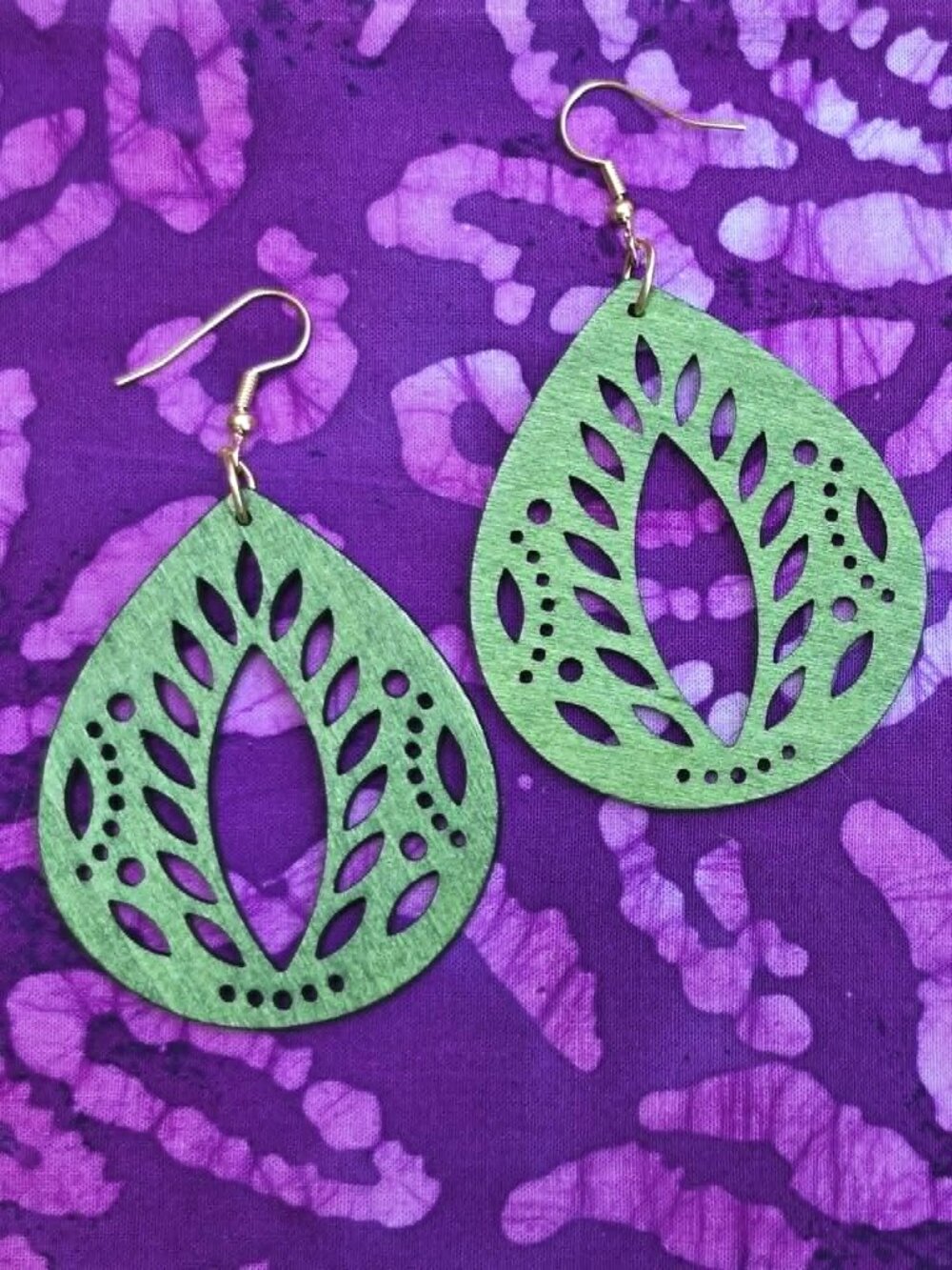 Earrings. Green Leaf Shaped. Wooden. Pierced. NWT. - Picture 2 of 4